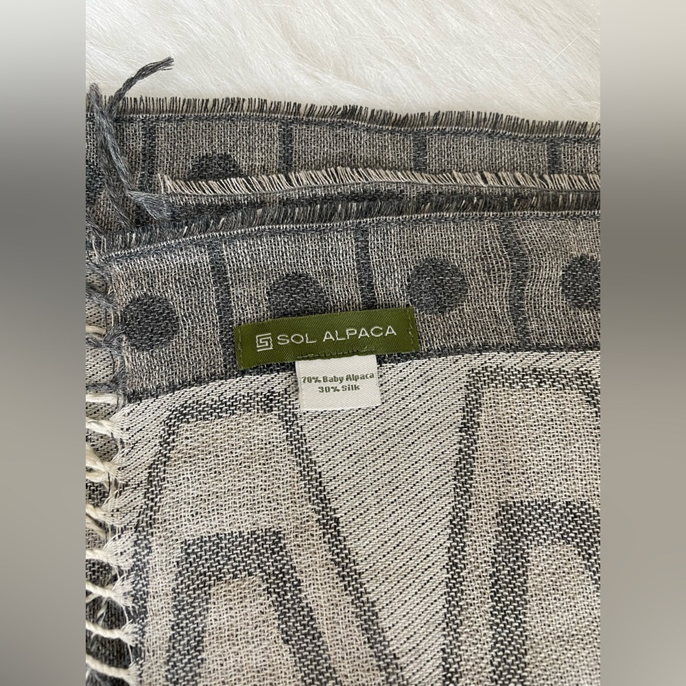 Sol Alpaca Alpaca Silk Geometric Gray Patterned Scarf with Fringe - Picture 9 of 11